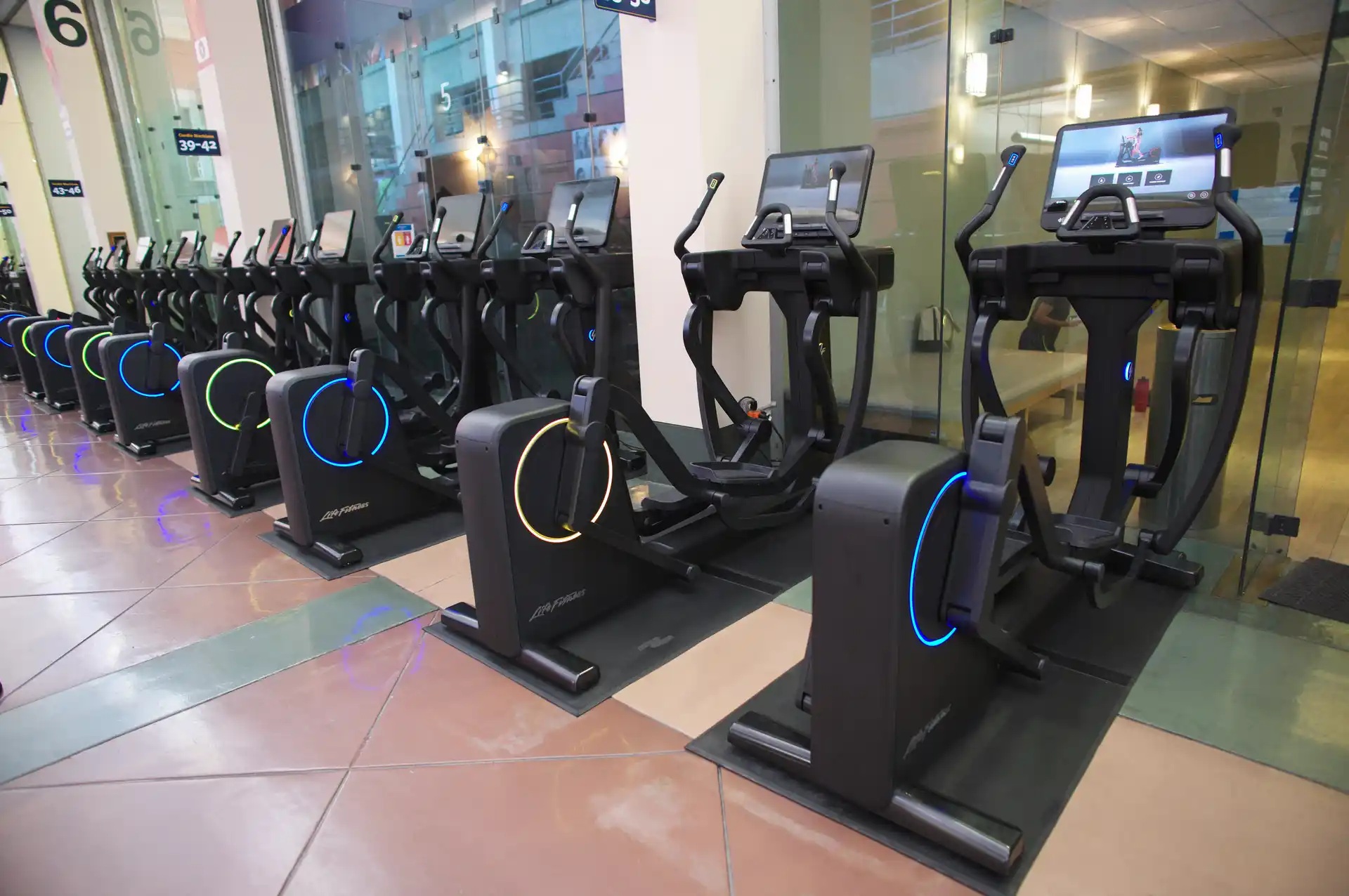 Equipos de cardio en el centro recreativo de UC Berkeley