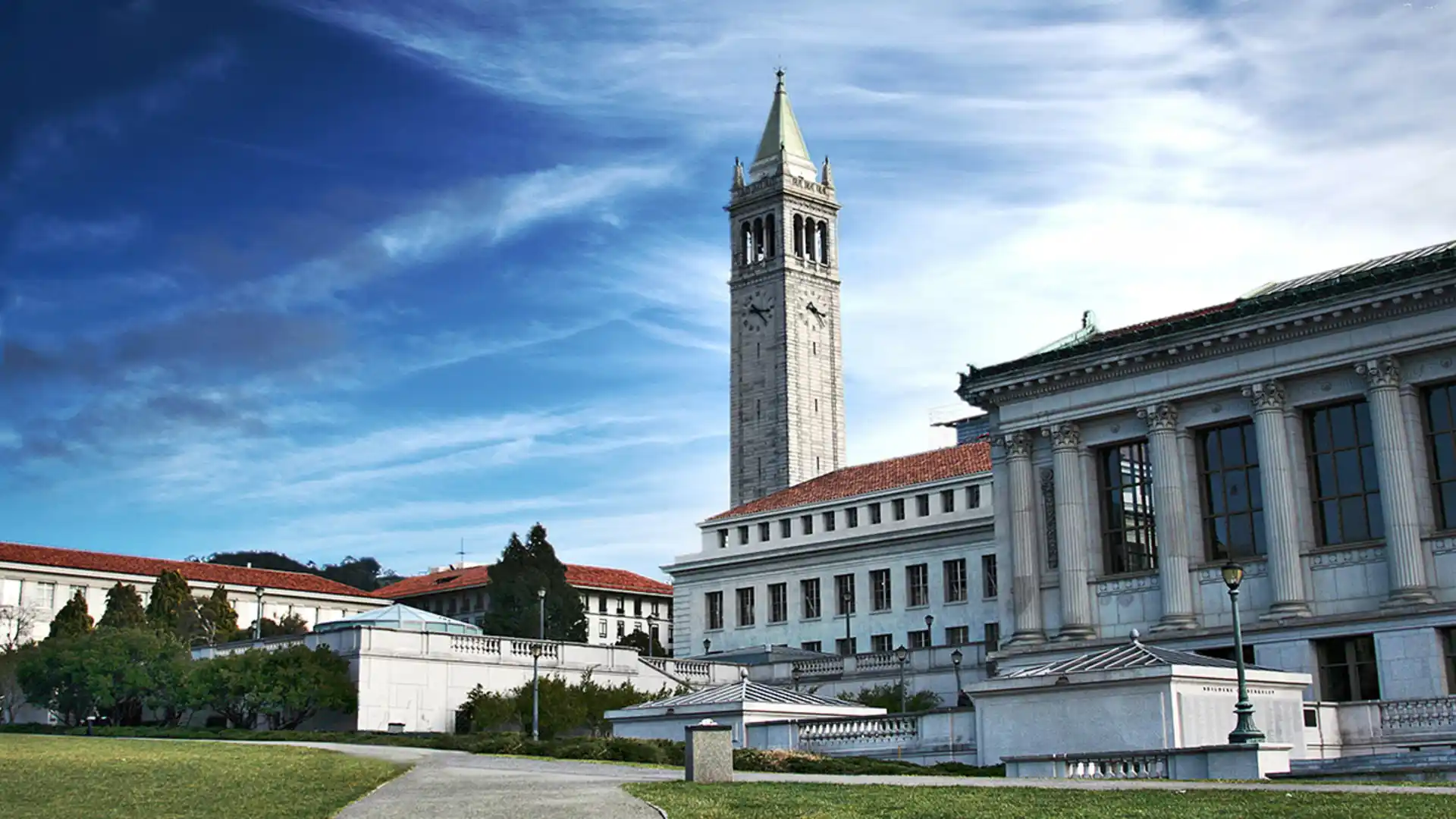 Torre Sather, ícono del campus de UC Berkeley, en Berkeley, California