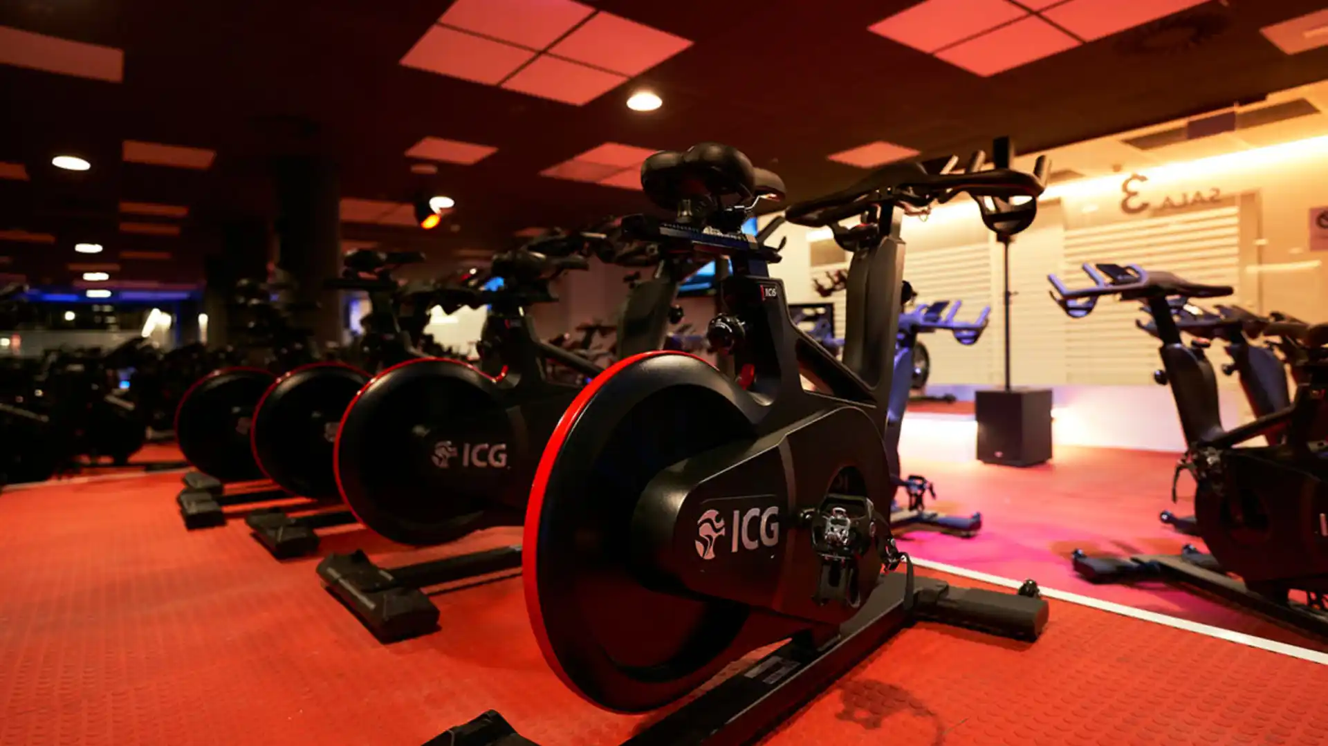 Bicicleta de ciclismo indoor ICG en AltaFit Torre Picasso